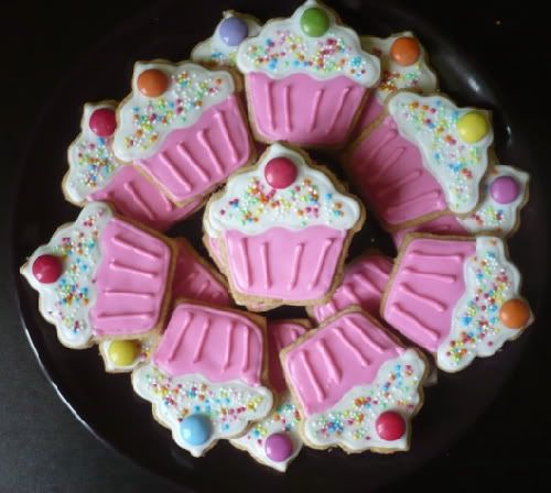 http://i1111.photobucket.com/albums/h463/stephvdp/cupcakes.jpg