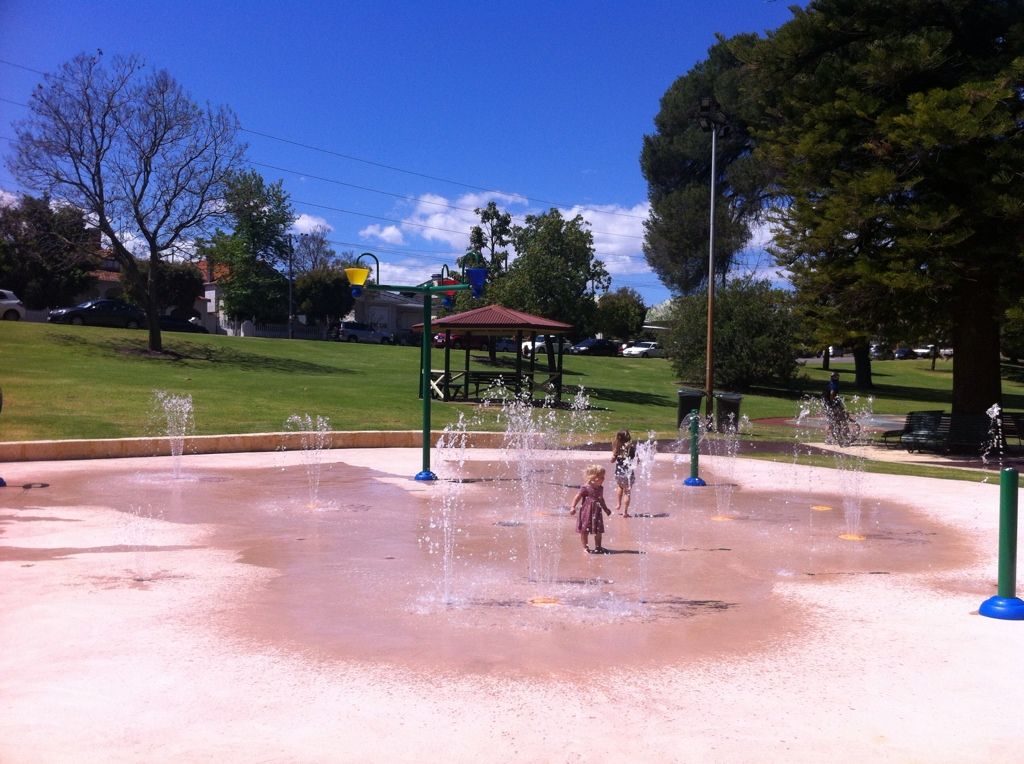 hyde park playground perth