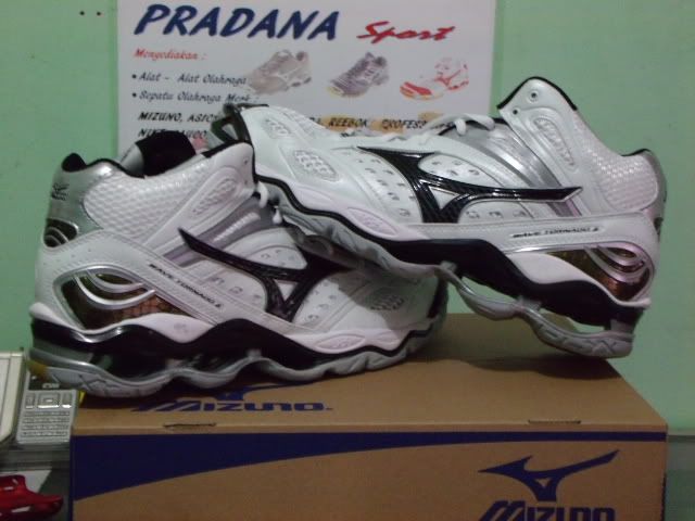 mizuno tornado 6