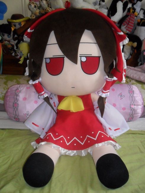 Deka Fumo Reimu | MyFigureCollection.net