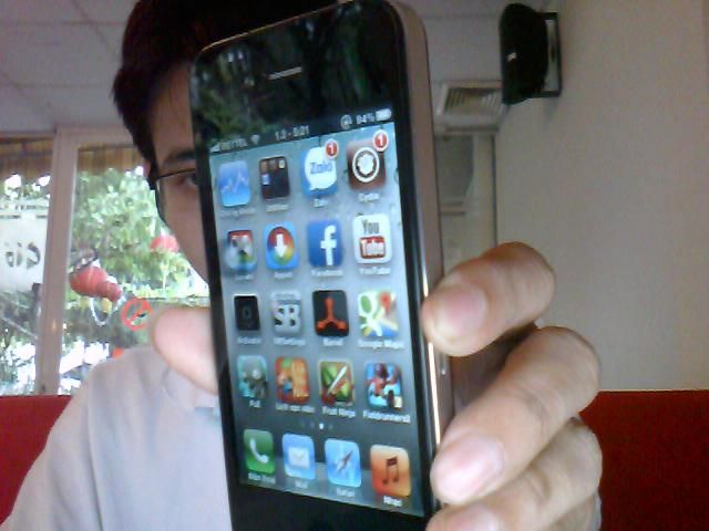 Iphone 4g 32g đen quốc tế mới 99%